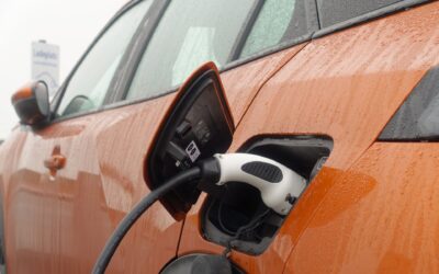 Il governo “scippa” fondi per le auto elettriche: Priorità alla decarbonizzazione o politica dietro la scelta?